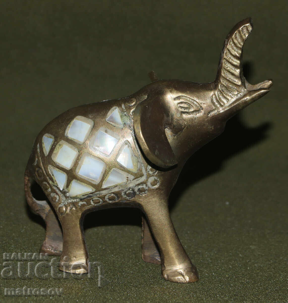 Δημοπρασία Χάλκινο ειδώλιο ελεφαντάκι με μαργαριτάρι