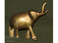 Μικρό μπρούτζινο ειδώλιο ελεφαντάκι