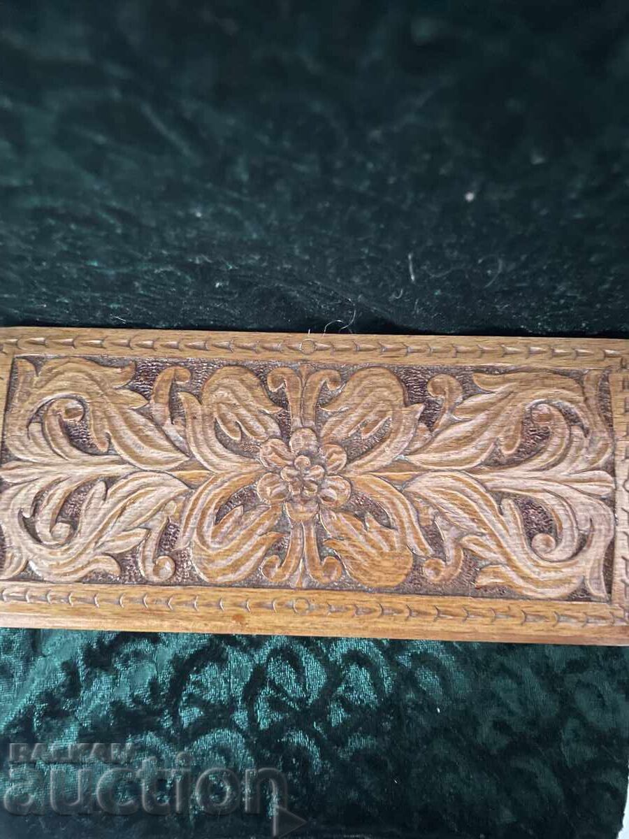 Cutie - 22/10/5 cm, sculptură în lemn cu preț € 20.95 | 40.97 BGN Cutie - 22/10/5 cm, sculptură în lemn cu preț € 20.95 | 40.97 BGN