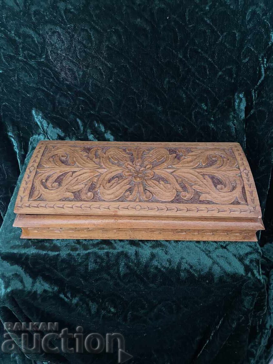 Кутия- 22/10/5 см,дърворезба