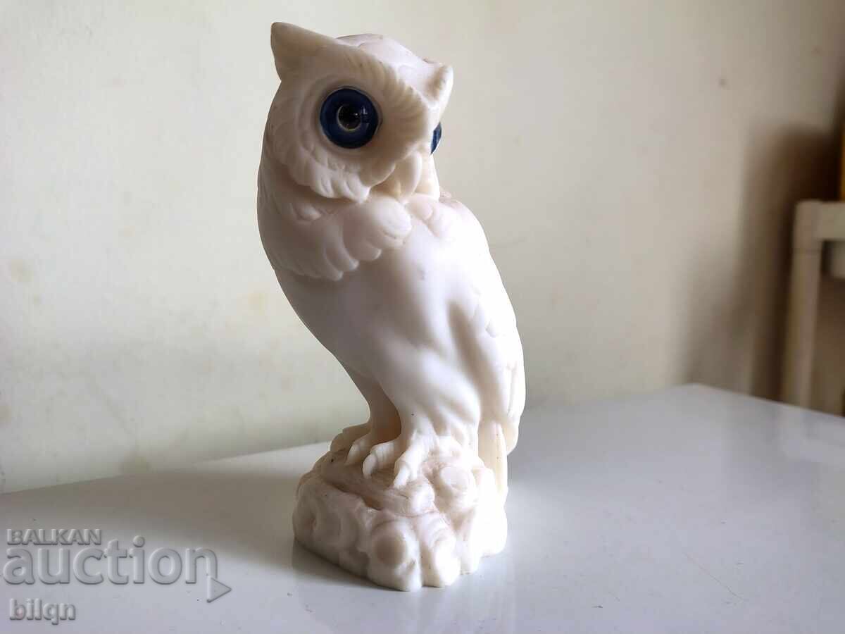 Beautiful Alabaster Figurine - Snowy Owl