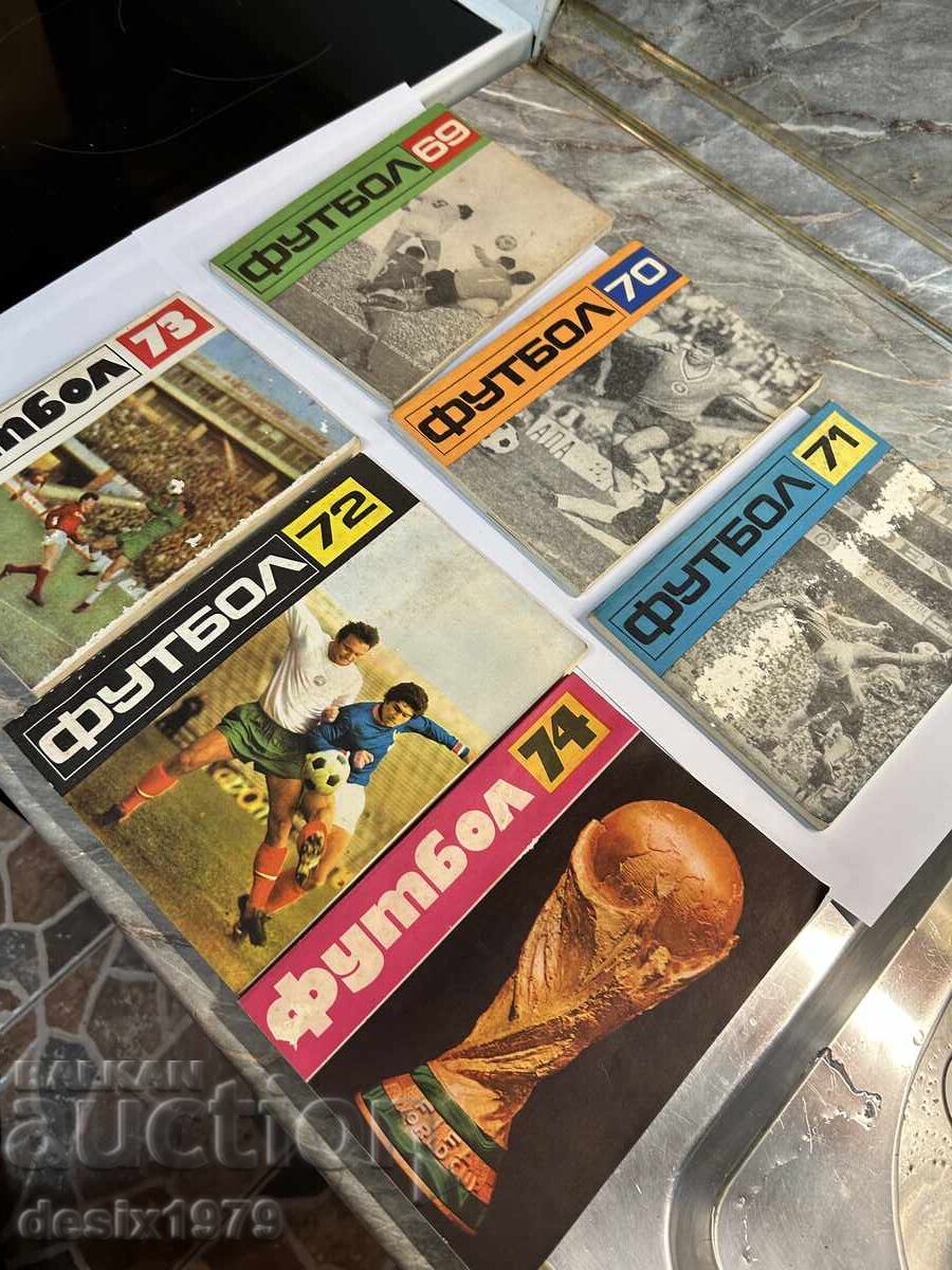 Auction  Collectible Football Magazines from 1969, 70, 71, 73, and 74