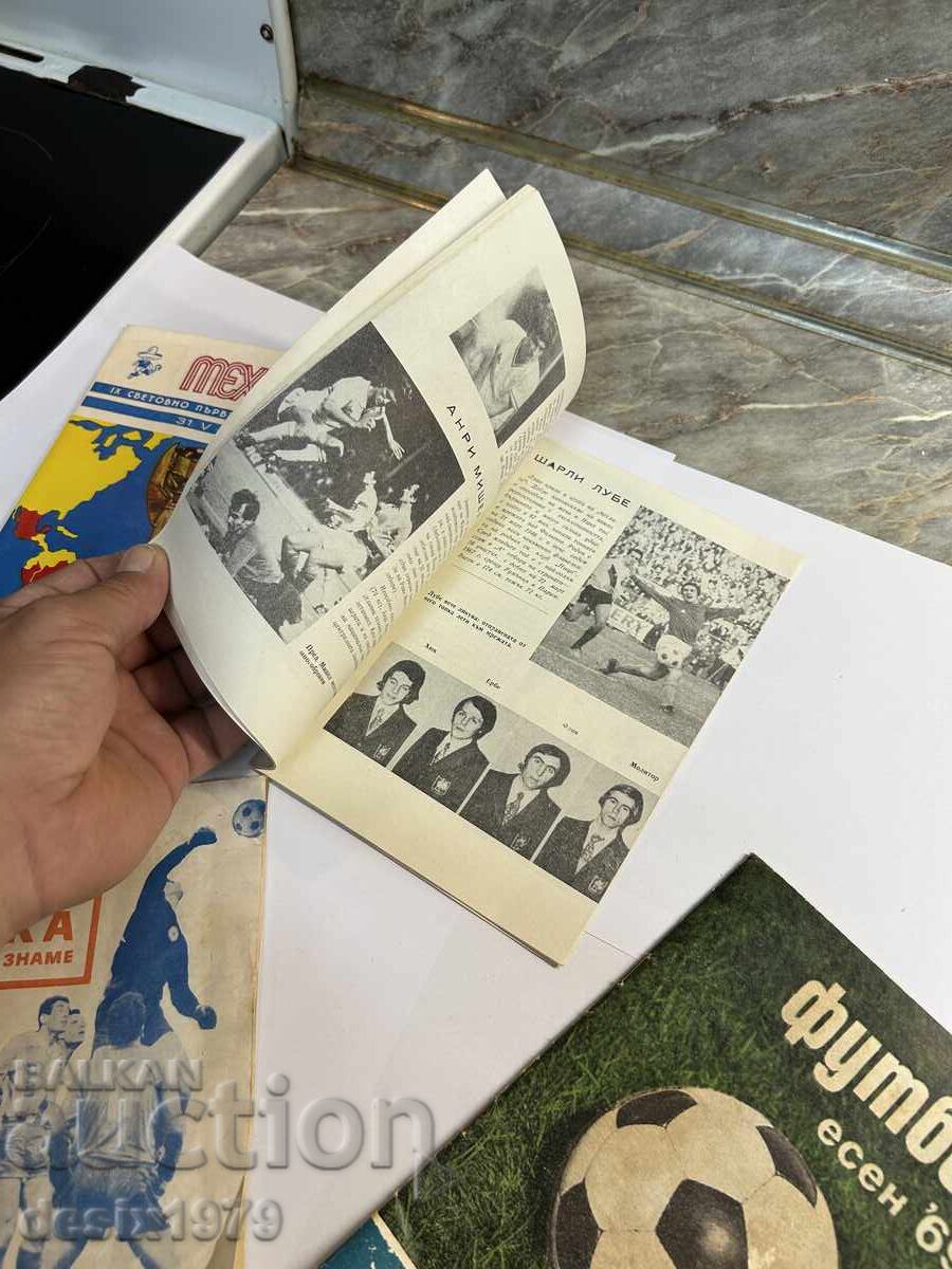 Auction Collectible football programs, magazines, etc. - 4 pieces Auction Collectible football programs, magazines, etc. - 4 pieces