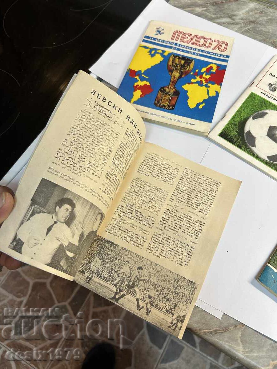 Collectible football programs, magazines, etc. - 4 pieces - 5 Collectible football programs, magazines, etc. - 4 pieces - 5