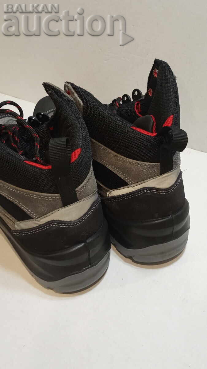 Доставка на Работни обувки - Stenso Доставка на Работни обувки - Stenso