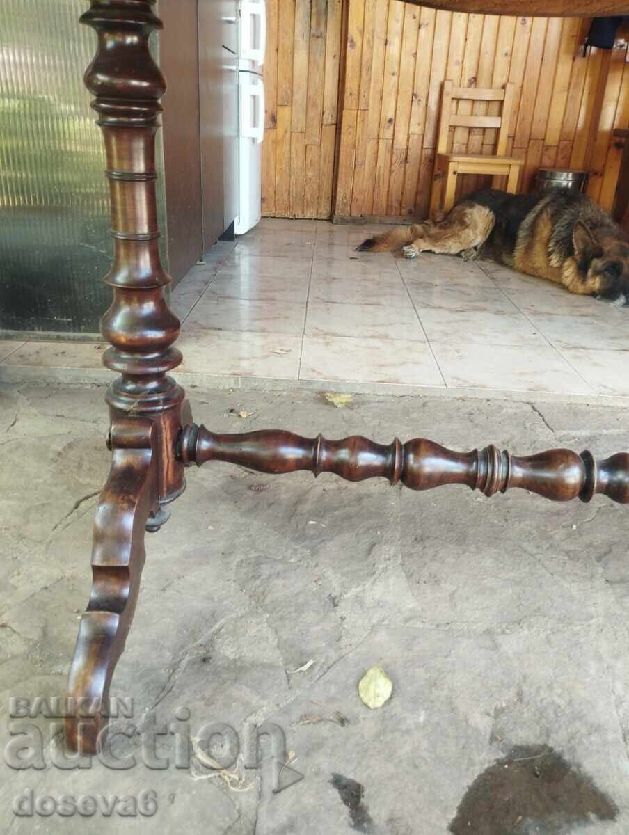 Table with walnut veneer - 5 Table with walnut veneer - 5