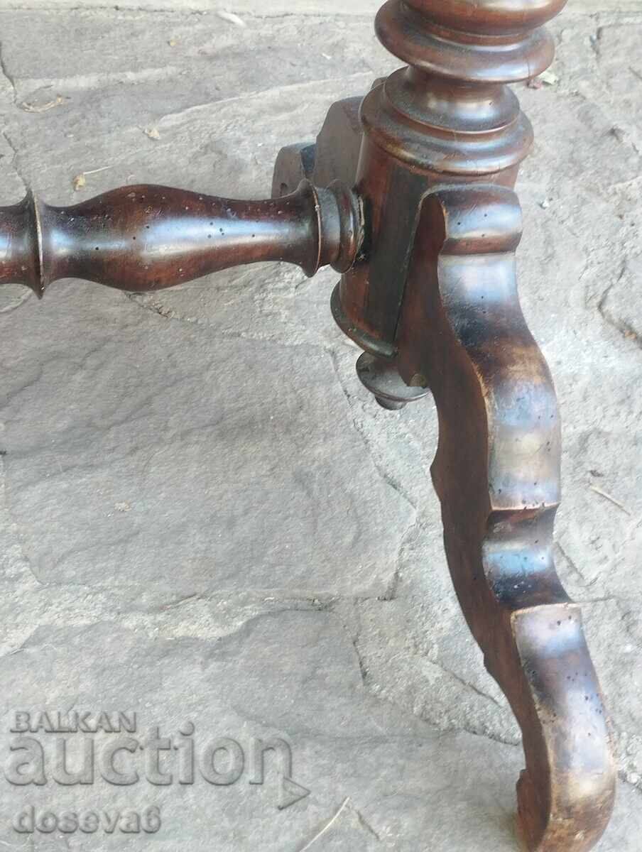 Table with walnut veneer - 6 Table with walnut veneer - 6