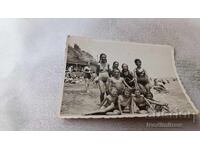 Photo Boys and girls on the beach