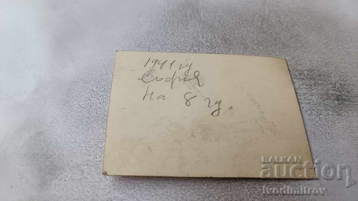 Fotografie Sofia Fetiță pe balcon 1941 cu preț 2.45 BGN | € 1.25 Fotografie Sofia Fetiță pe balcon 1941 cu preț 2.45 BGN | € 1.25