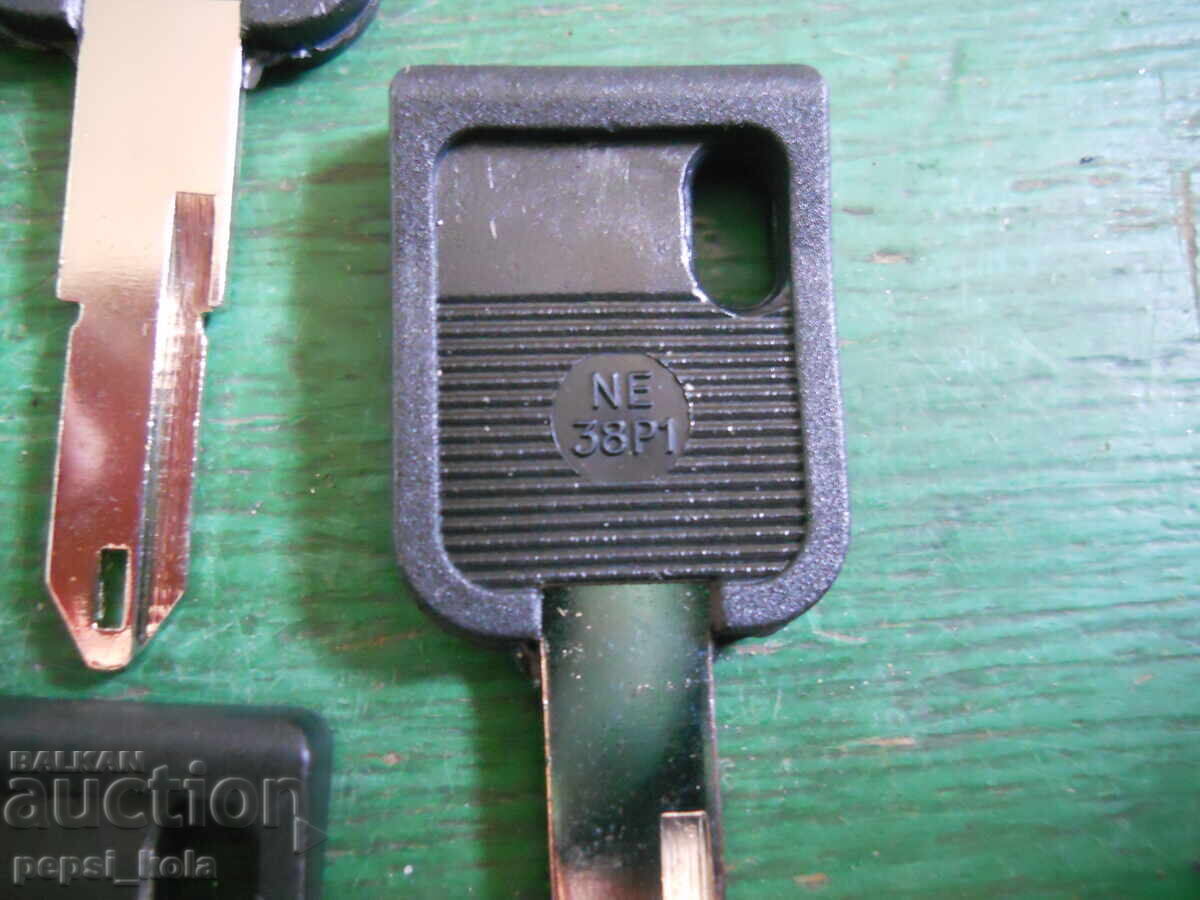 Car key blanks "Renault" - 18 pcs with price 9.00 BGN | € 4.60