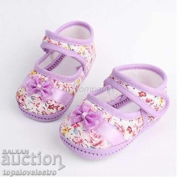 Auction  New! Baby shoes for first steps, booties, model 1