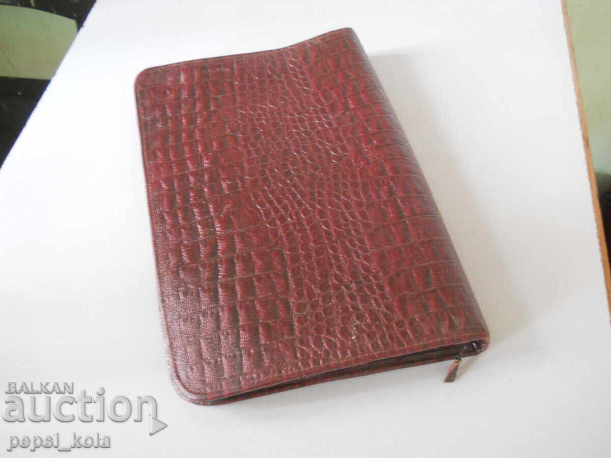 Παλιά δερμάτινη θήκη εγγράφων με τιμή 20.00 BGN | € 10.23