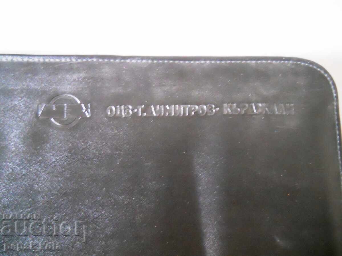 Стара кожена папка за документи "ОЦЗ Кърджали" с цена 15.00 лв. | € 7.67 Стара кожена папка за документи "ОЦЗ Кърджали" с цена 15.00 лв. | € 7.67