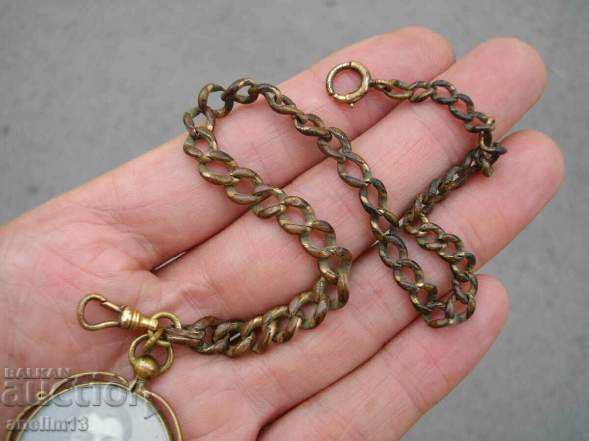 AN OLD GOLD BOX WITH PICTURE PENDANT - 6