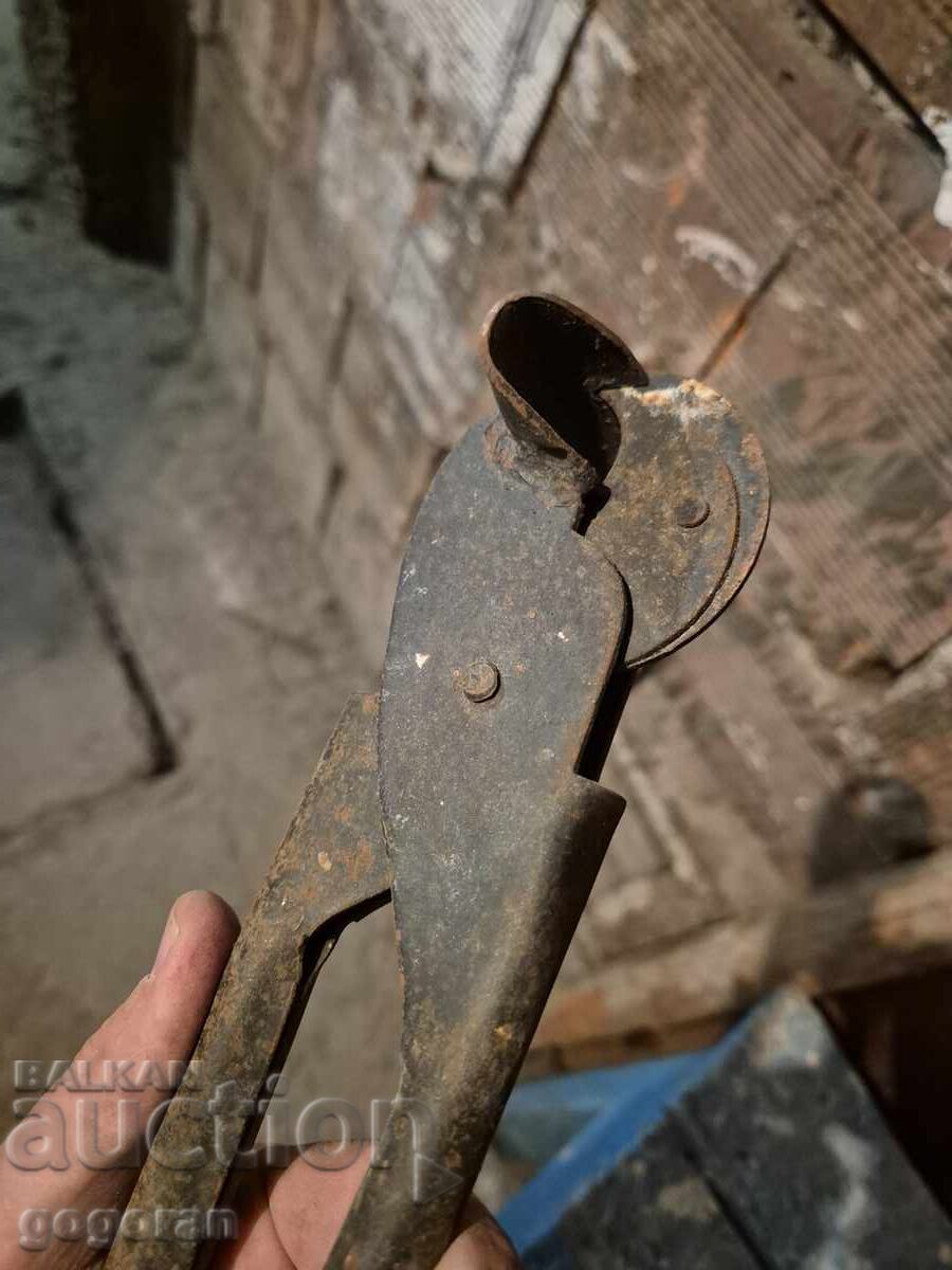 Auction  Some kind of tool