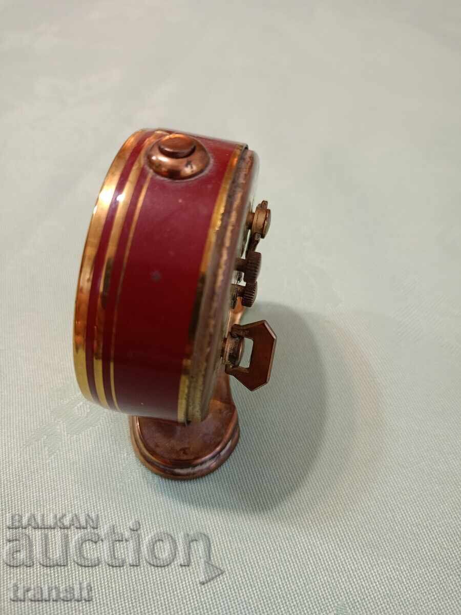 Настолен часовник Looping с цена 60.00 лв. | € 30.68