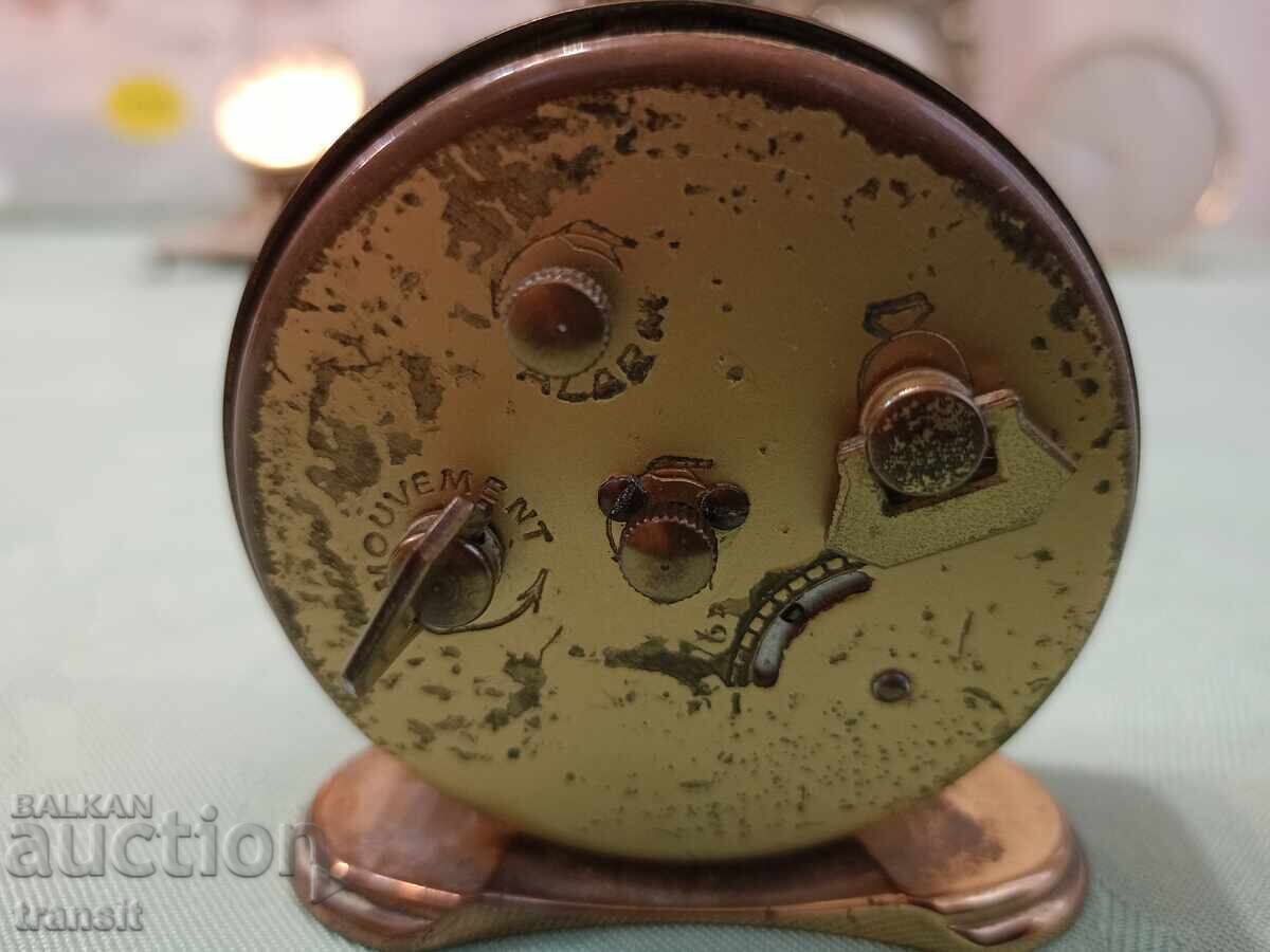 Доставка на Настолен часовник Looping