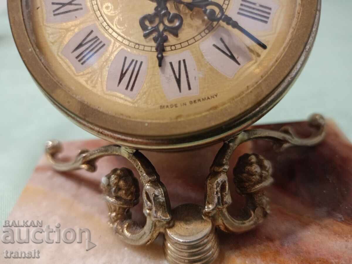 Доставка на Настолен часовник Mercedes Germany.