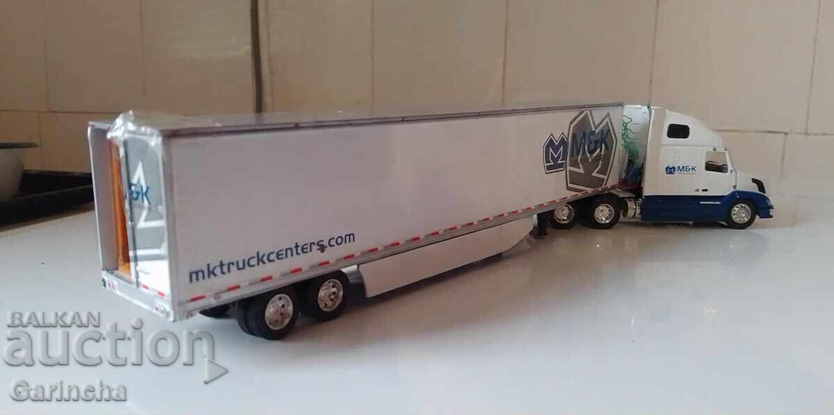 Delivery of Metal and heavy Die-Cast truck 1/64