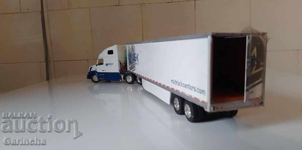 Metal and heavy Die-Cast truck 1/64 - 5