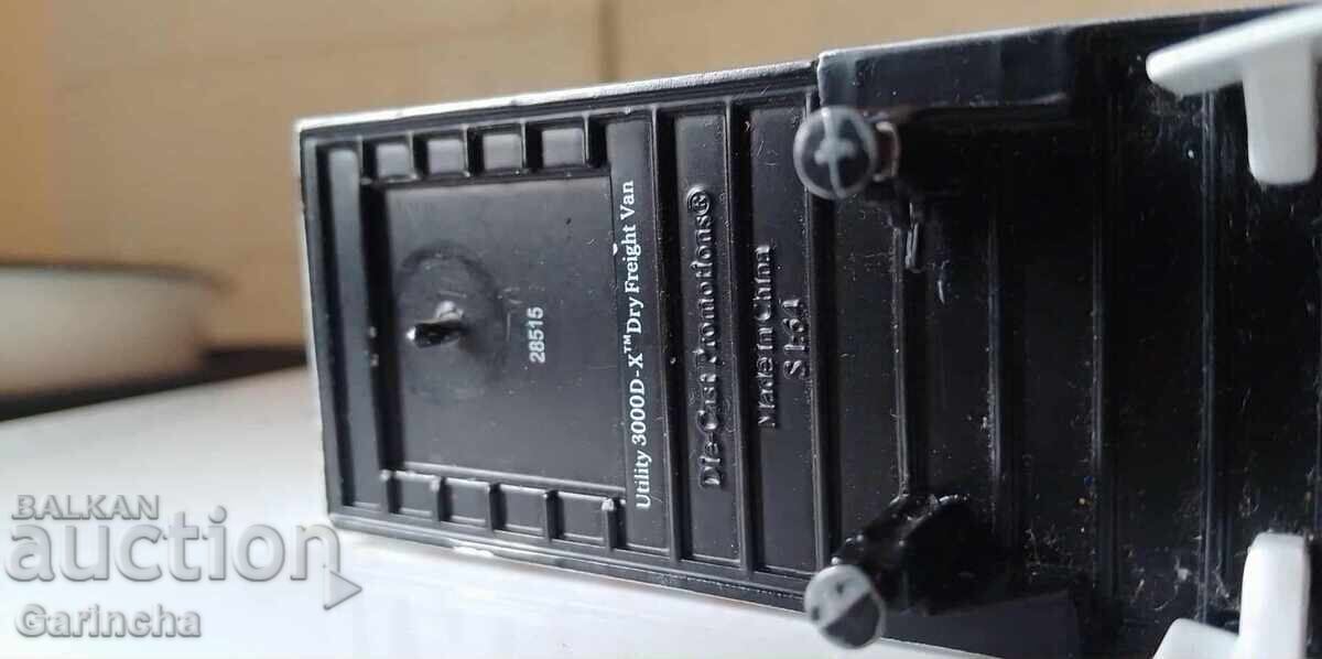 Metal and heavy Die-Cast truck 1/64 - 6