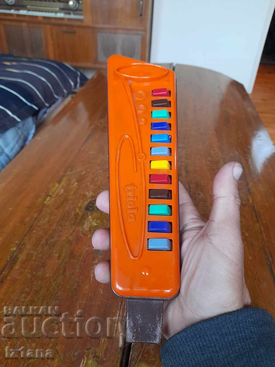 Instrument muzical pentru copii Triola, vechi cu preț 32.00 BGN | € 16.36 Instrument muzical pentru copii Triola, vechi cu preț 32.00 BGN | € 16.36