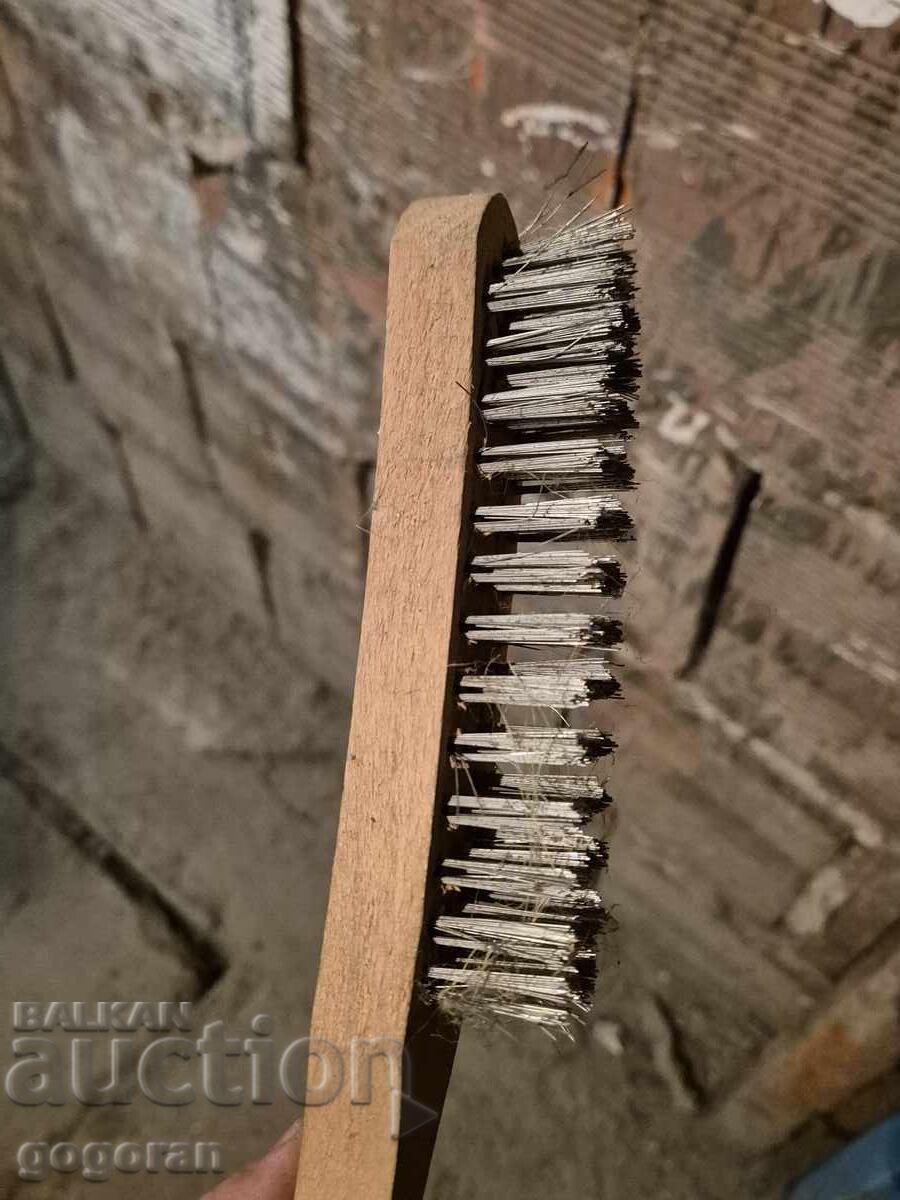 Hairbrush with price 3.00 BGN | € 1.53 Hairbrush with price 3.00 BGN | € 1.53