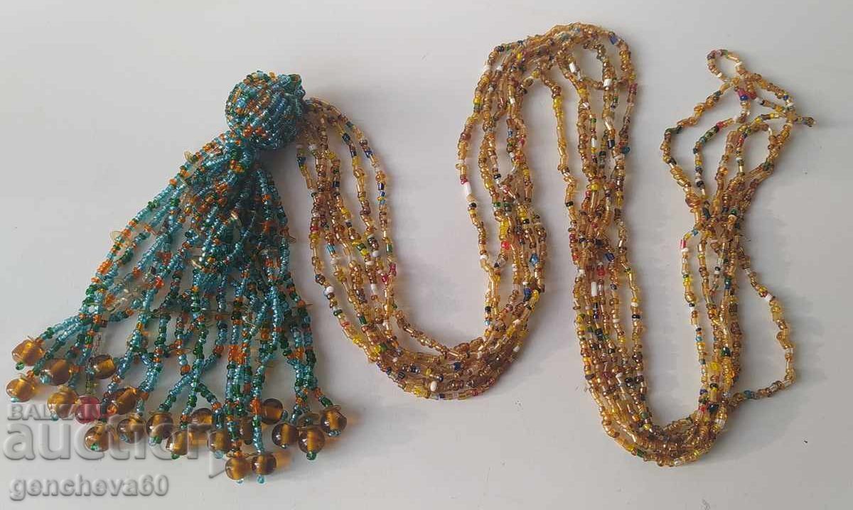 Licitație Colier lung cu mărgele și ciucure