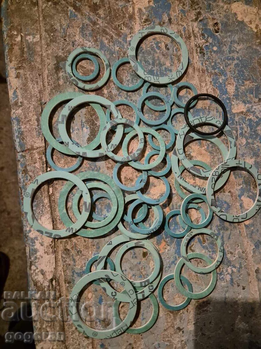 Headphones with price 3.00 BGN | € 1.53 Headphones with price 3.00 BGN | € 1.53