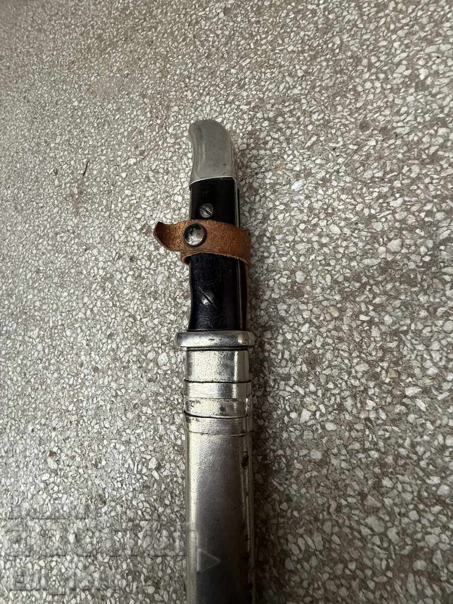 Auction  Knife of the day