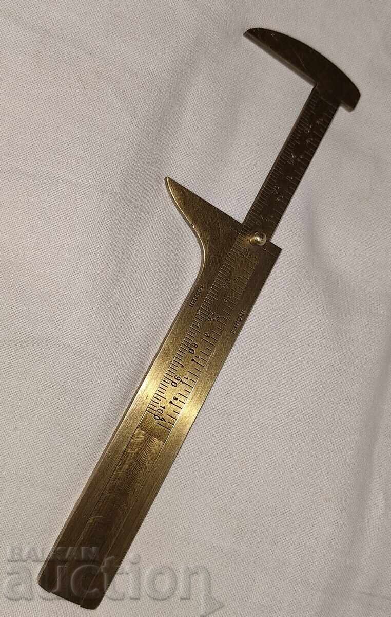 Delivery of Old small bronze caliper tool Delivery of Old small bronze caliper tool