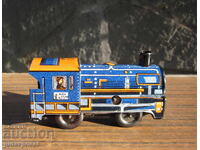 Παλιό μηχανικό μεταλλικό παιχνίδι από λαμαρίνα, ατμομηχανή από την εποχή του σοσιαλισμού