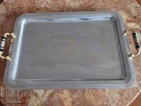 Tavă mare masivă veche, flori frunze, marcată 19.10.2025