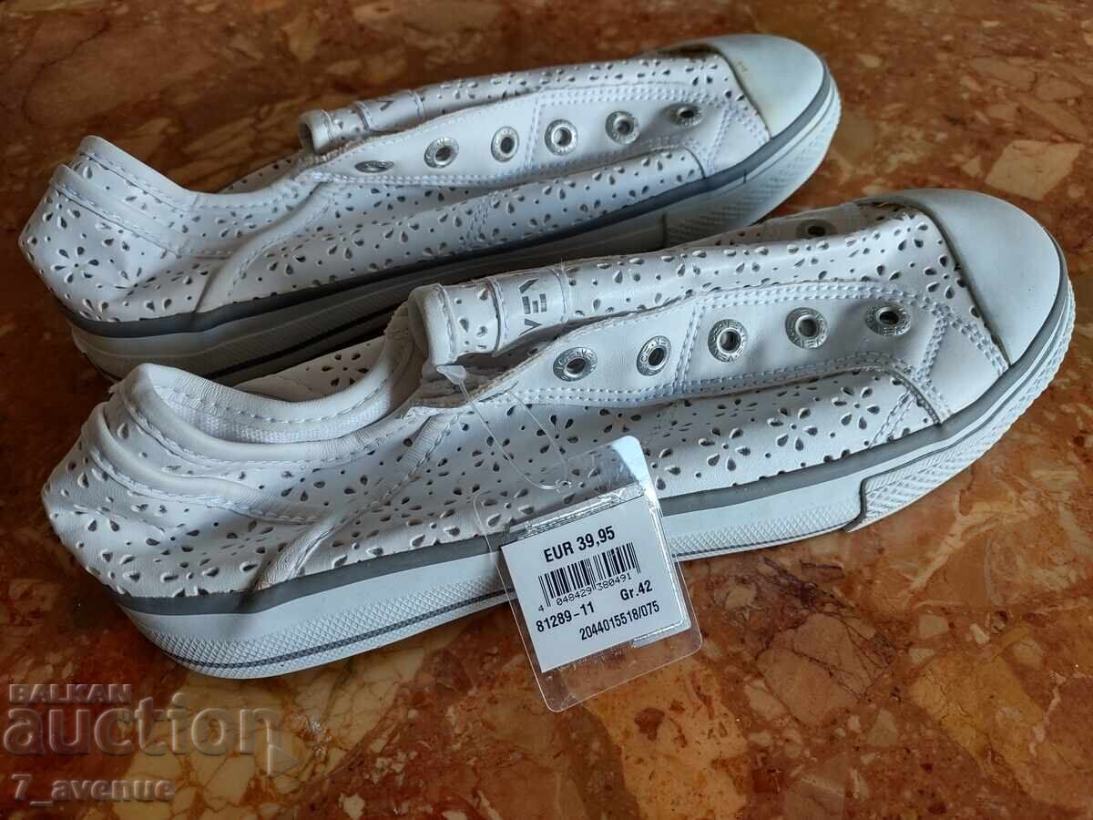 Sports canvas shoes, size 42, new, 19.10.2025 with price 11.00 BGN | € 5.62