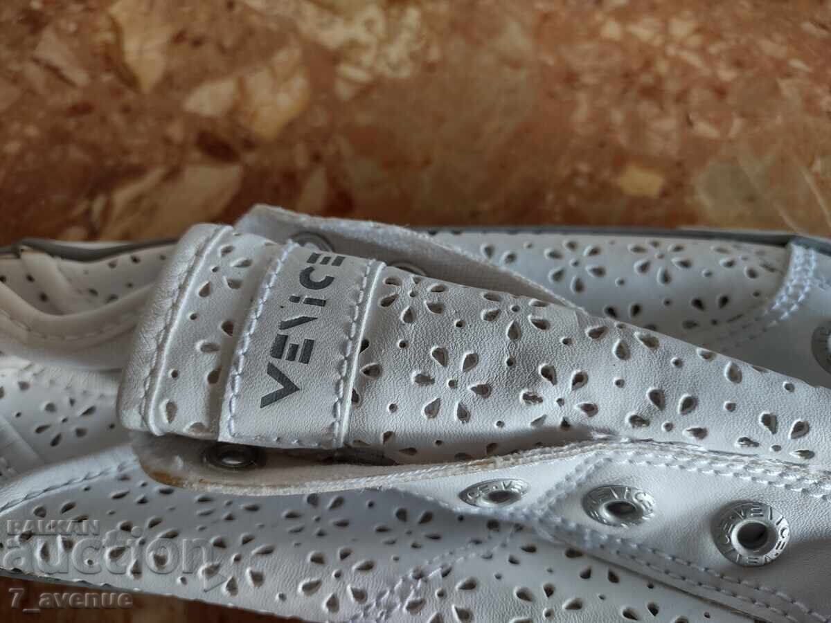 Auction  Sports canvas shoes, size 42, new, 19.10.2025