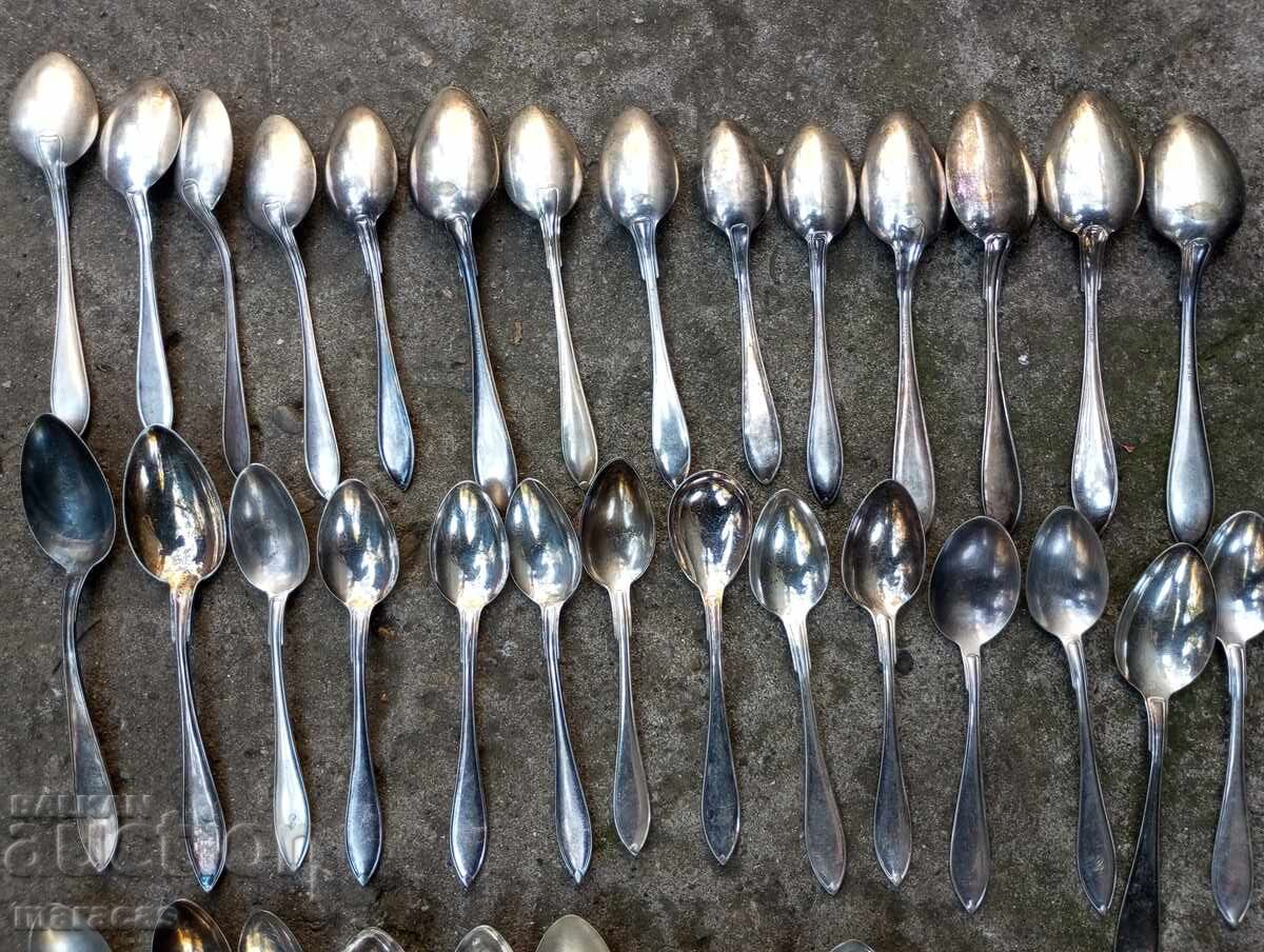 Linguri placate cu argint cu preț 150.00 BGN | € 76.69 Linguri placate cu argint cu preț 150.00 BGN | € 76.69