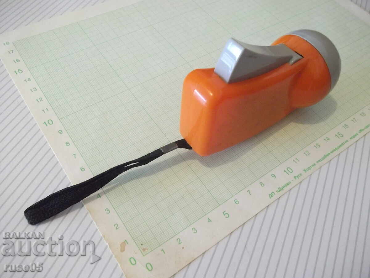 Dynamo-powered flashlight - 5