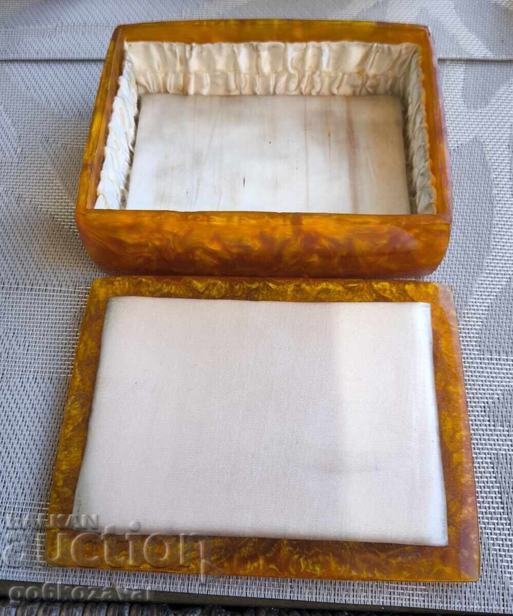 Bulgarian jewelry box artificial amber Catalin NRB with price 26.00 BGN | € 13.29