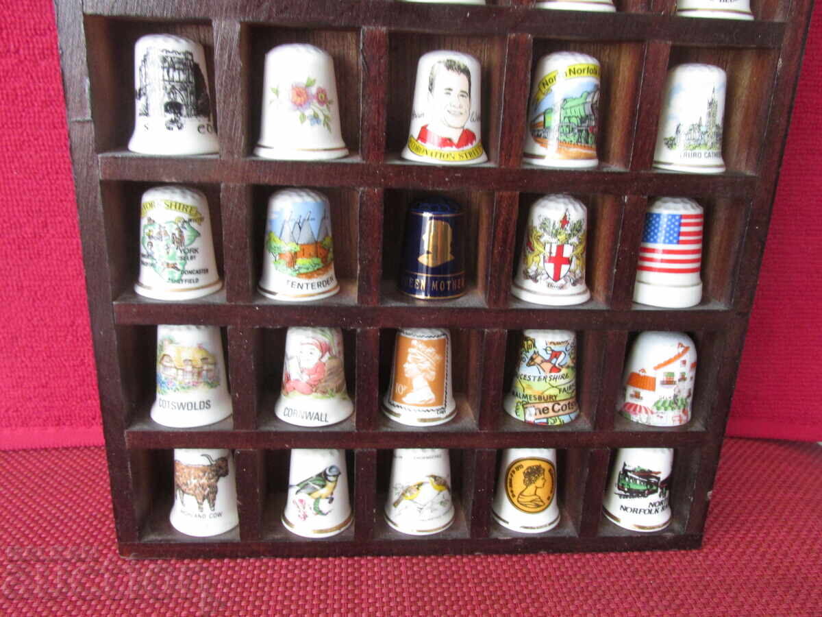 Licitație O colecție de degetare cu afișaj Licitație O colecție de degetare cu afișaj