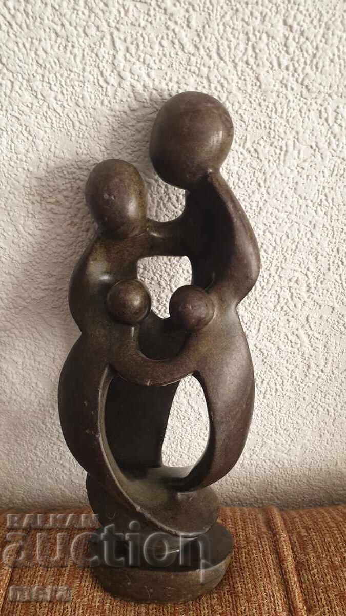 Масивна каменна пластика "Семейство"