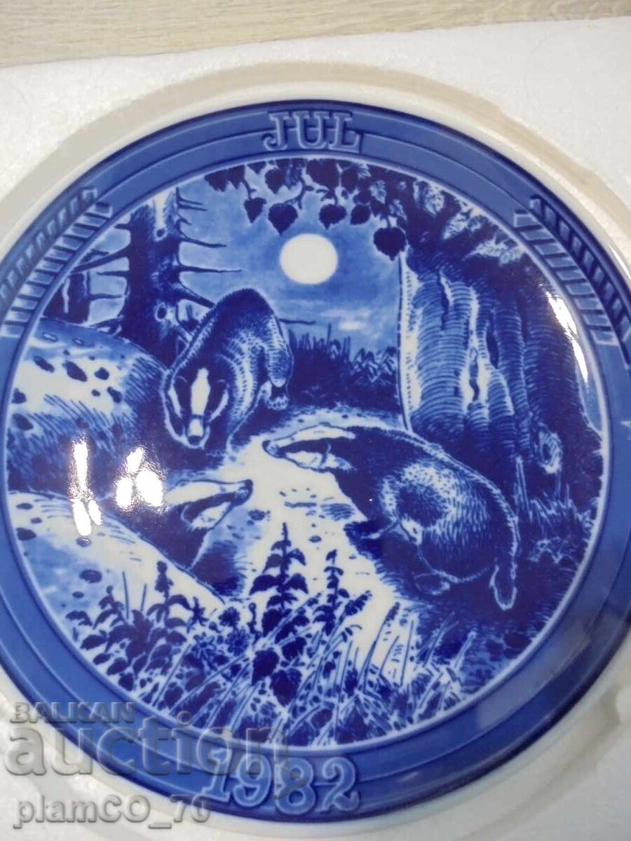 №*8326 Farfurie veche de colecție din porțelan JUL 1982 cu preț 15.00 BGN | € 7.67 №*8326 Farfurie veche de colecție din porțelan JUL 1982 cu preț 15.00 BGN | € 7.67