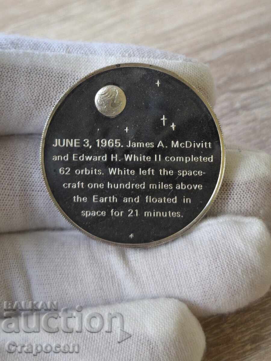 Coin (plaque) "The First Man on the Moon" with price 100.00 BGN | € 51.13