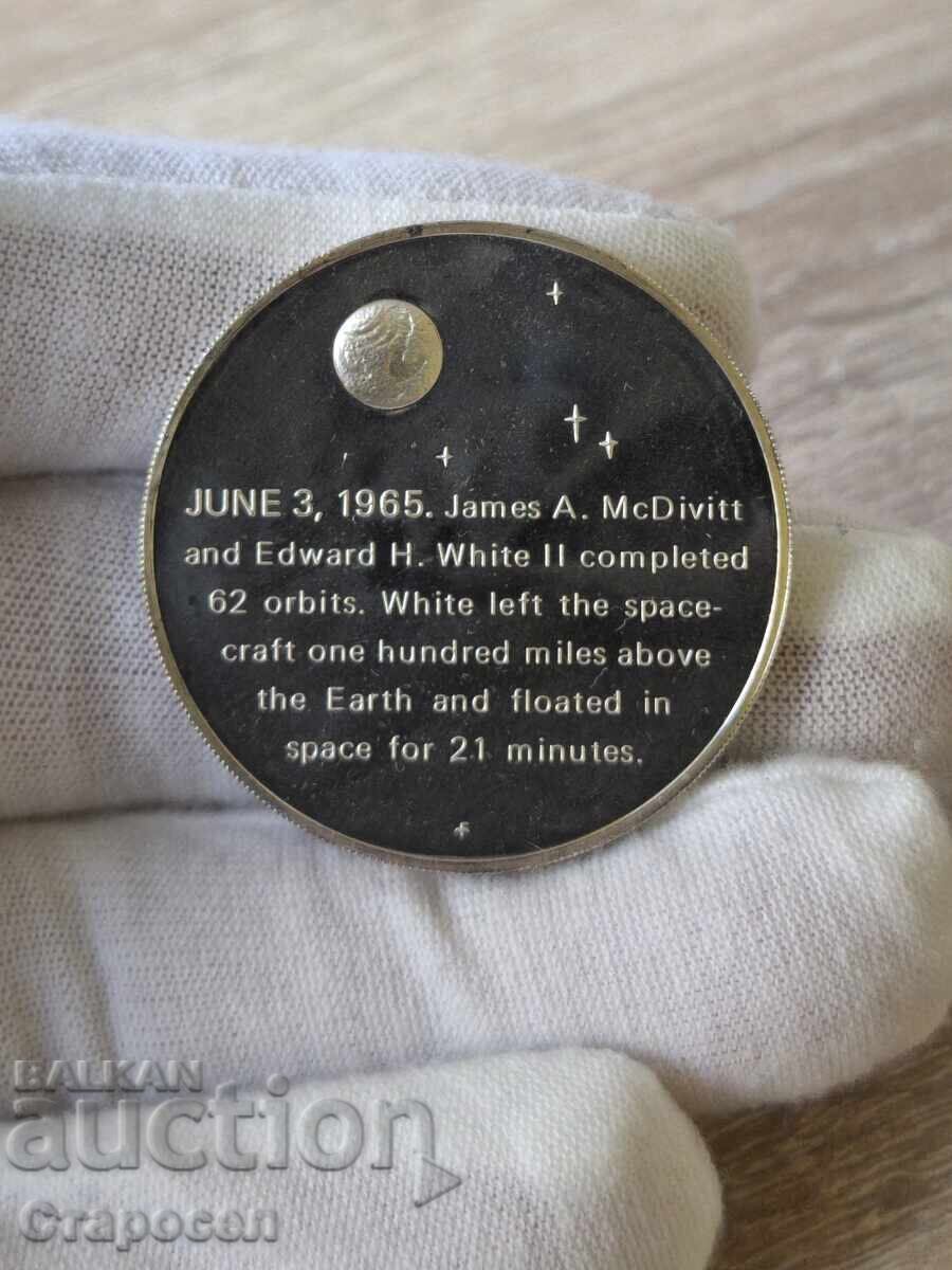 Νόμισμα (πλακέτα) "Ο πρώτος άνθρωπος στη Σελήνη" με τιμή € 70.00 | 136.91 BGN