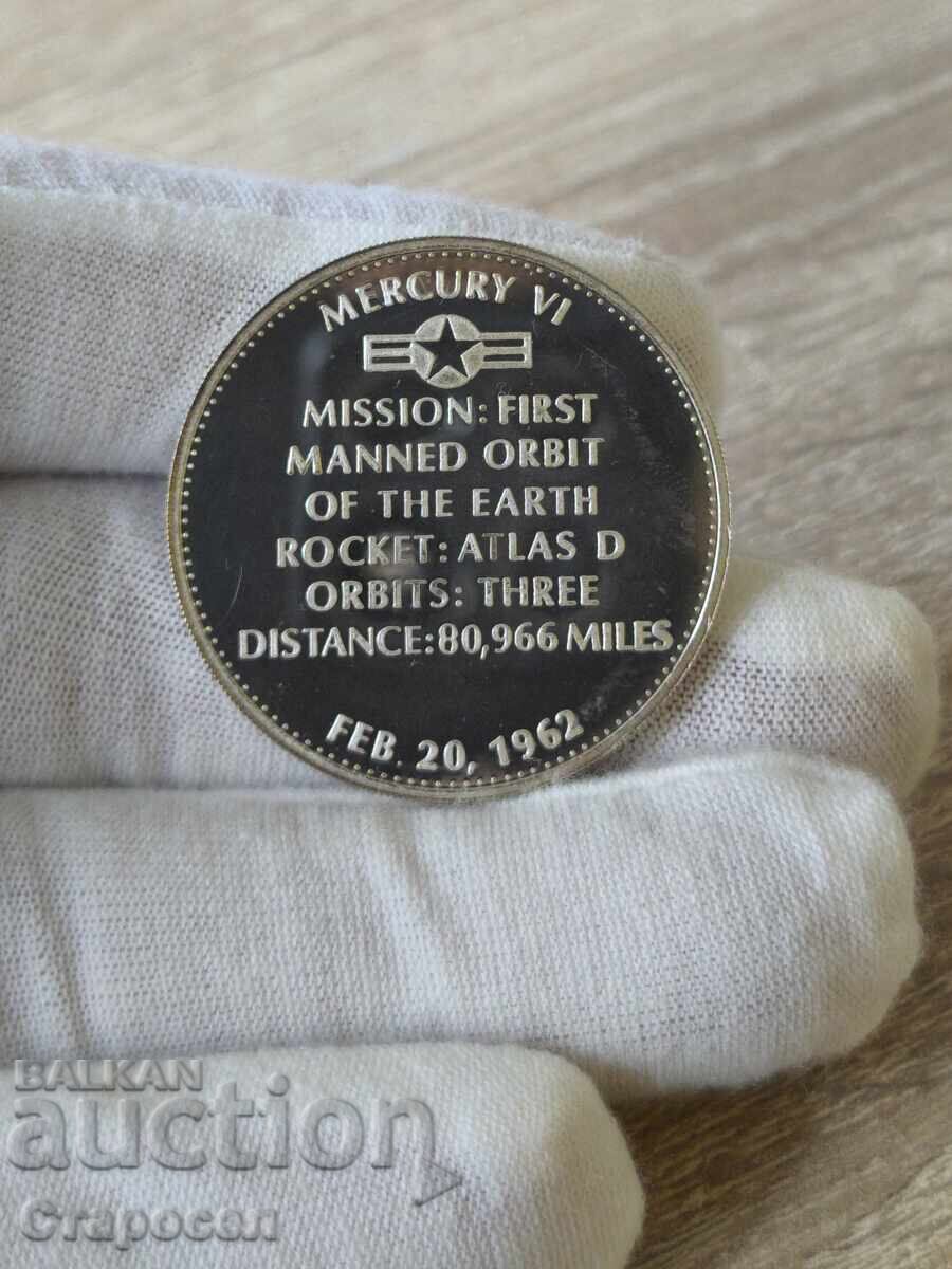 Νόμισμα (πλακέτα) "Ο Πρώτος Αμερικανός σε τροχιά" με τιμή 80.00 BGN | € 40.90