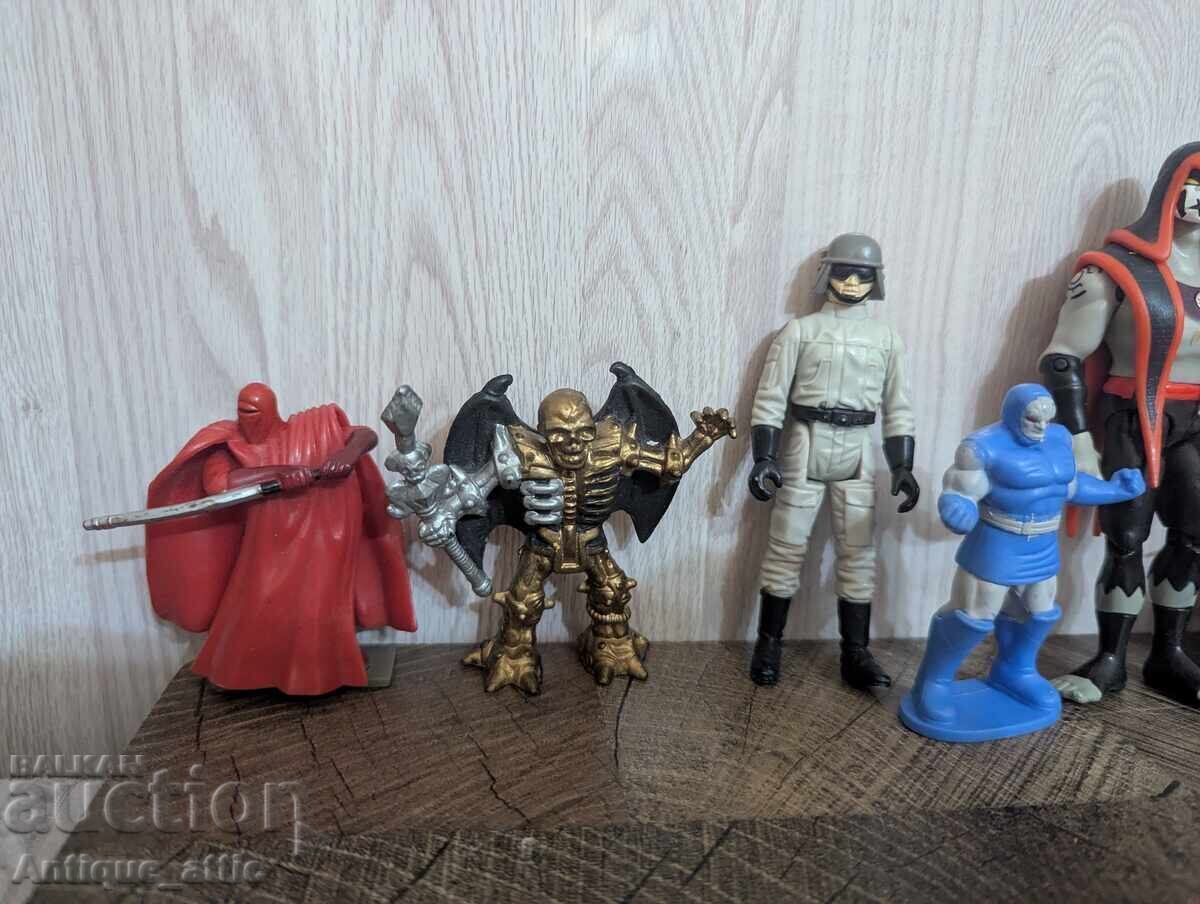 Figurine cu eroi de acțiune/de colecție cu preț 19.00 BGN | € 9.71
