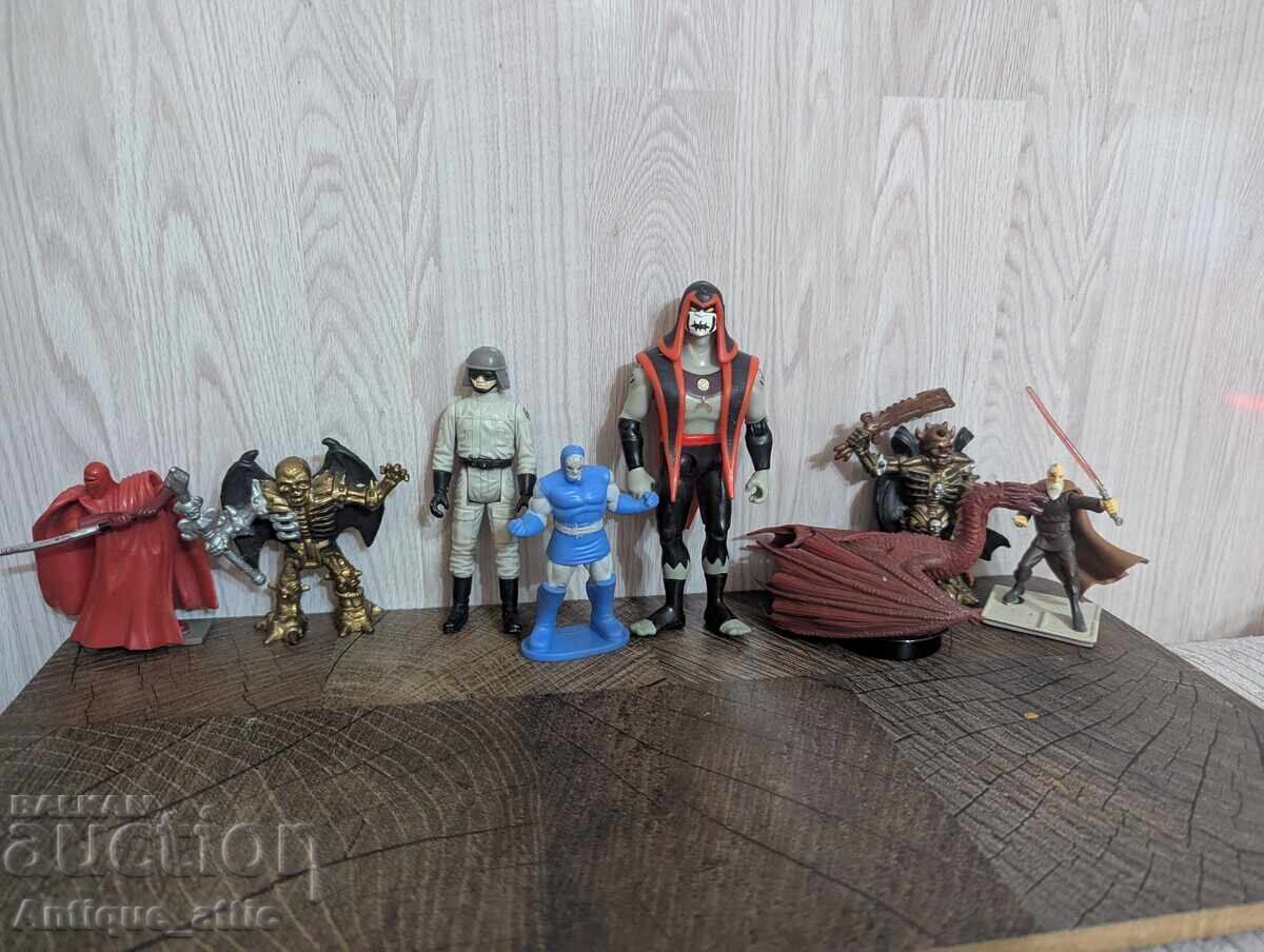 Figurine cu eroi de acțiune/de colecție