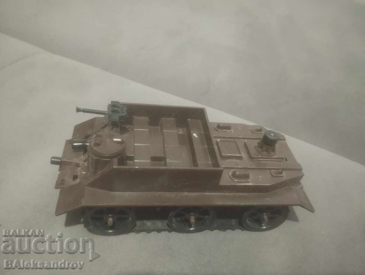 Vechi rezervor mecanic de jucărie cu preț 23.00 BGN | € 11.76 Vechi rezervor mecanic de jucărie cu preț 23.00 BGN | € 11.76