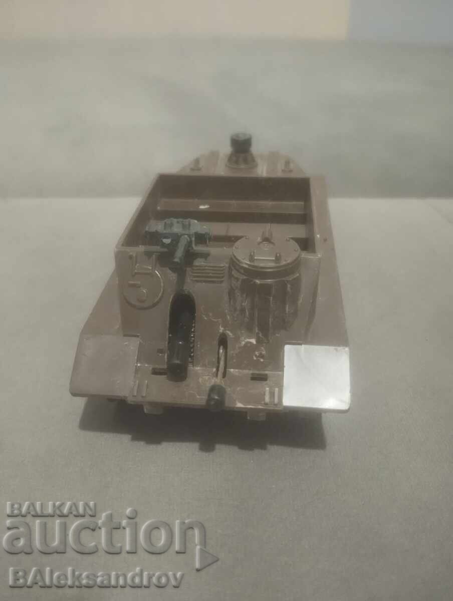 Licitație Vechi rezervor mecanic de jucărie Licitație Vechi rezervor mecanic de jucărie