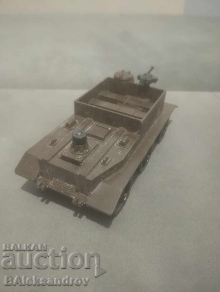 Vechi rezervor mecanic de jucărie - 5 Vechi rezervor mecanic de jucărie - 5