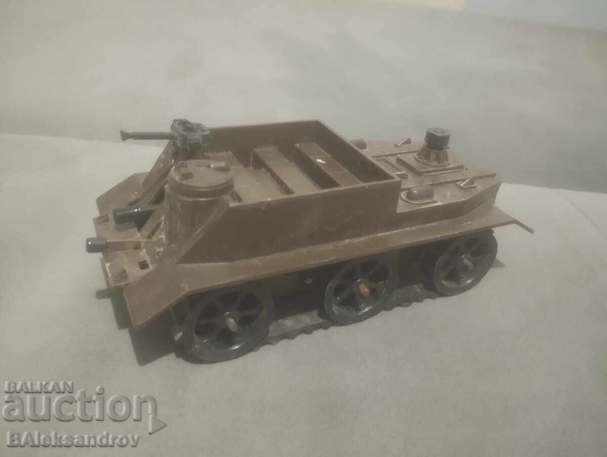 Vechi rezervor mecanic de jucărie Vechi rezervor mecanic de jucărie